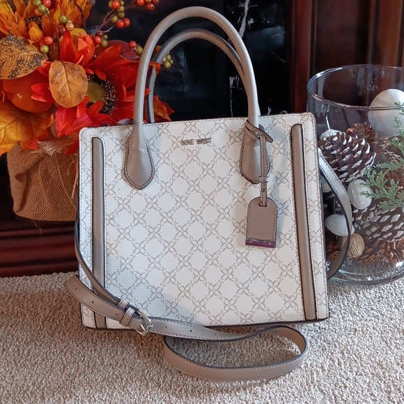 Nine West Med Size Handbag - Picture 9 of 11